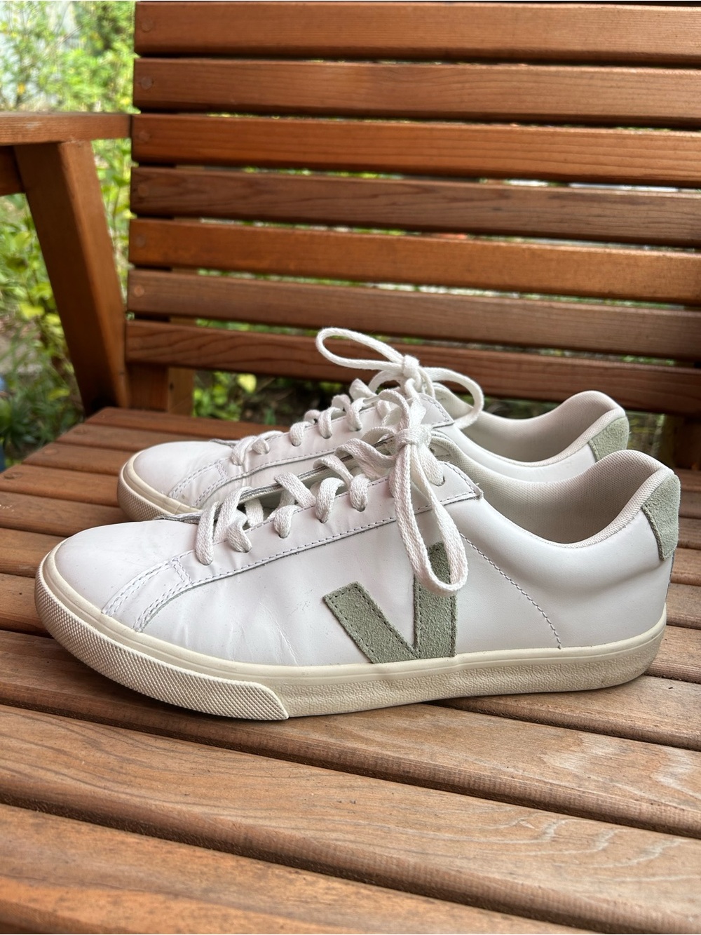 Veja Women's White Leather Sneakers with Light Green/ Grey suede detail sz 41/10